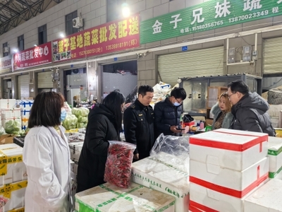 守牢食品安全 共筑消費滿意——鷹潭市市場監(jiān)管局農(nóng)批市場監(jiān)管聯(lián)動工作紀實聚焦畜牧漁業(yè)飼料銷售
